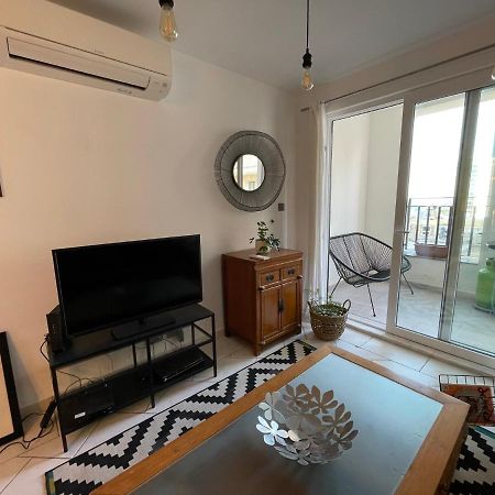 Spacious Seaview Sliema Apt, Steps From Valletta Ferry Exterior photo