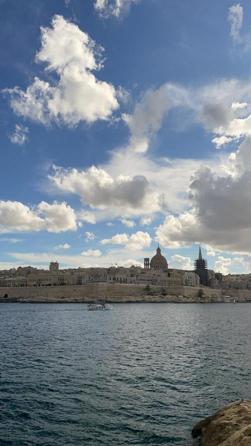 Spacious Seaview Sliema Apt, Steps From Valletta Ferry Exterior photo