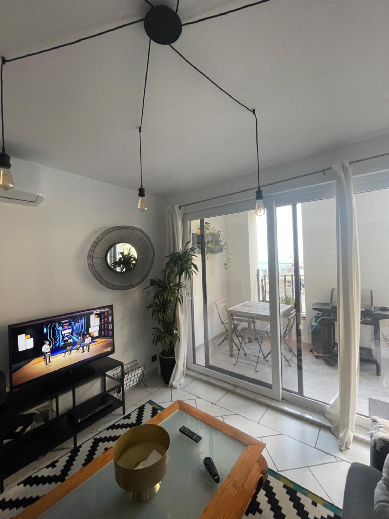 Spacious Seaview Sliema Apt, Steps From Valletta Ferry Exterior photo