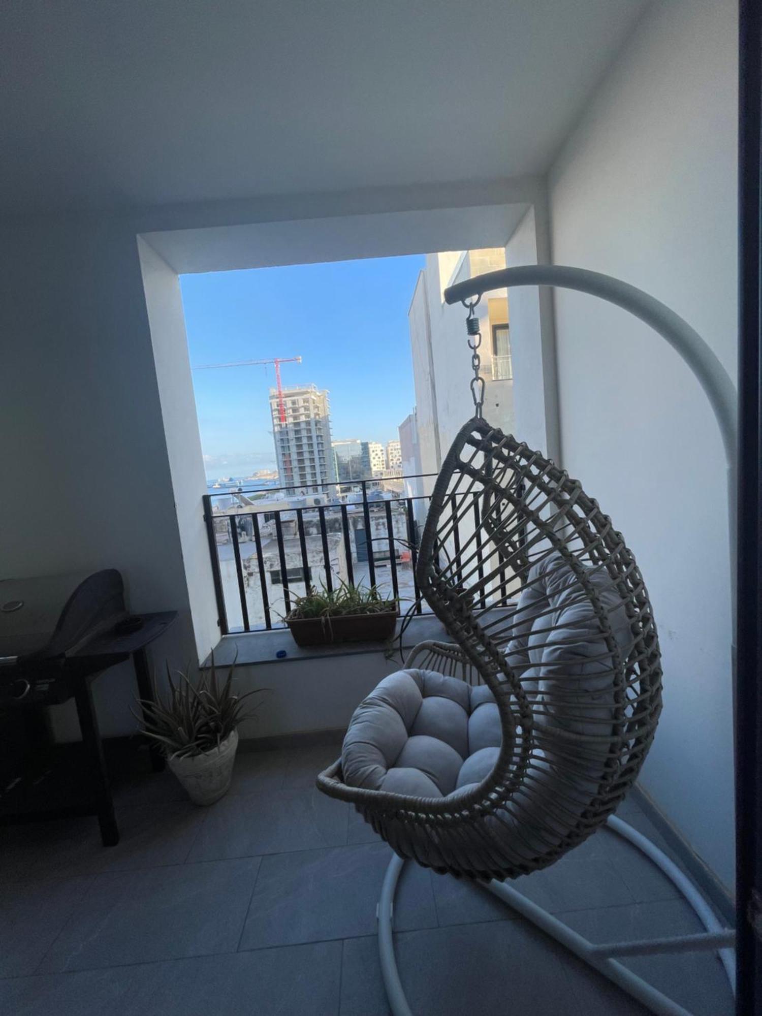 Spacious Seaview Sliema Apt, Steps From Valletta Ferry Exterior photo