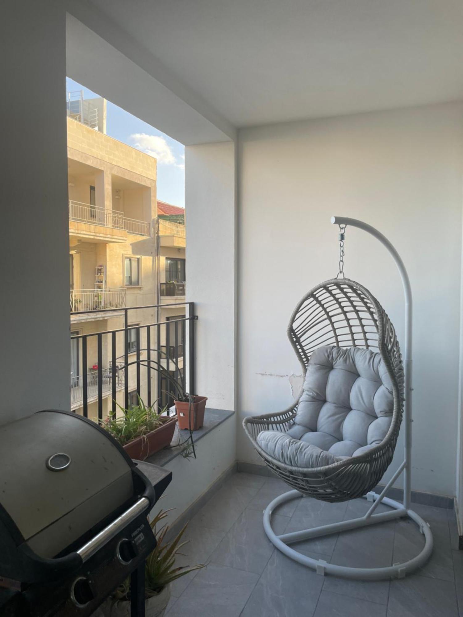 Spacious Seaview Sliema Apt, Steps From Valletta Ferry Exterior photo