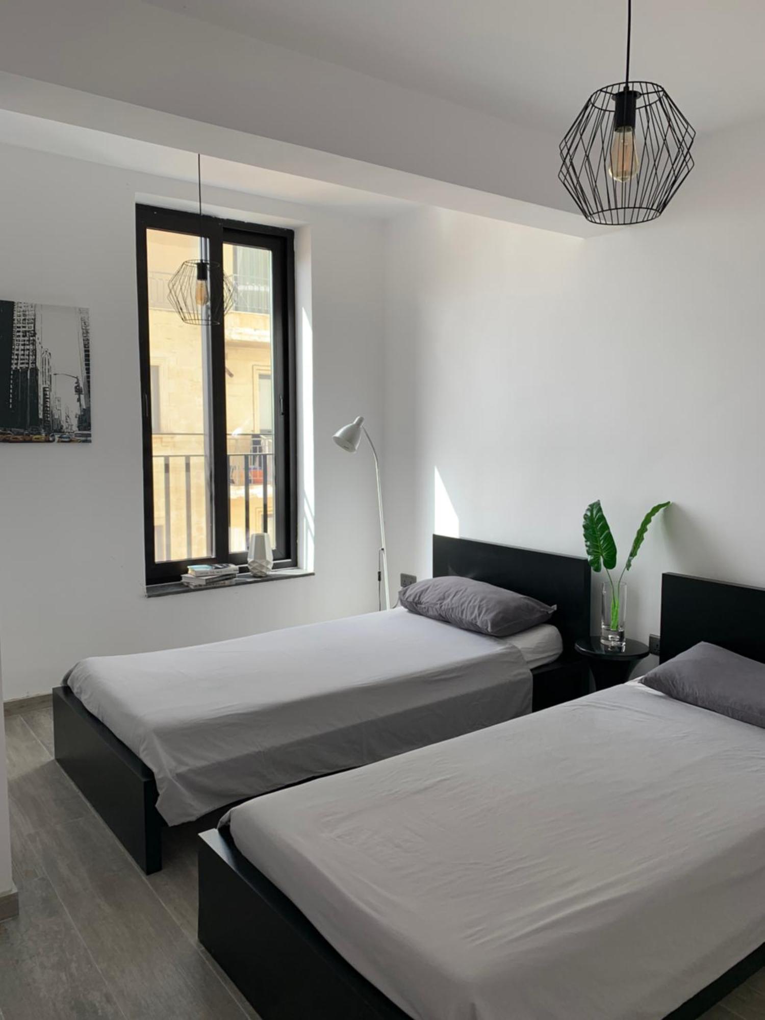 Spacious Seaview Sliema Apt, Steps From Valletta Ferry Exterior photo