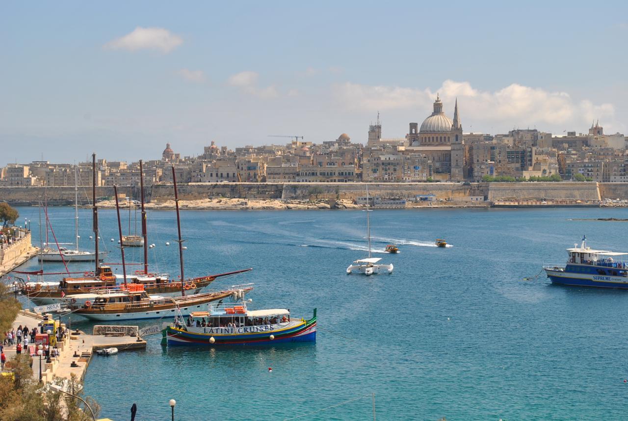 Spacious Seaview Sliema Apt, Steps From Valletta Ferry Exterior photo