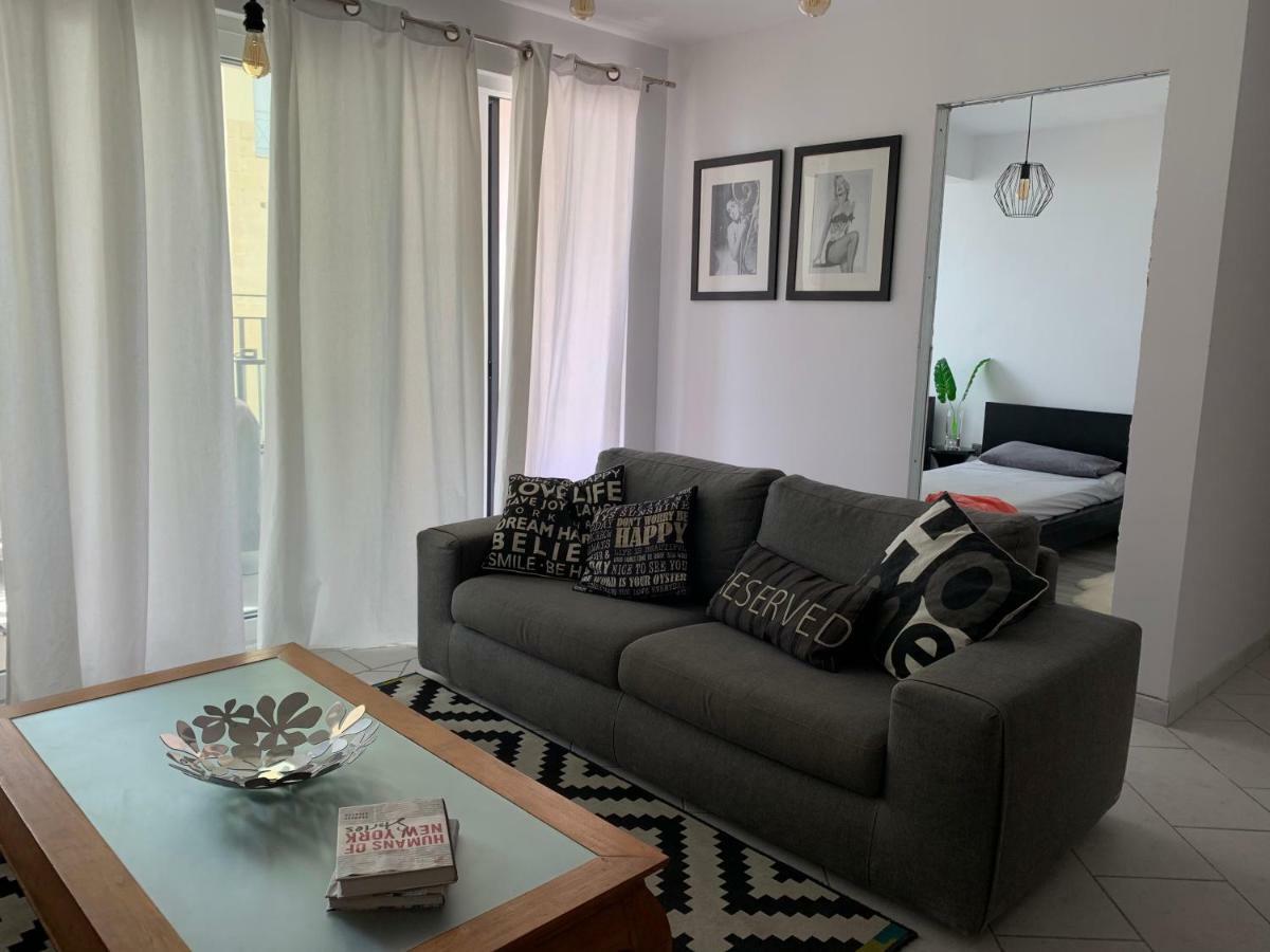Spacious Seaview Sliema Apt, Steps From Valletta Ferry Exterior photo