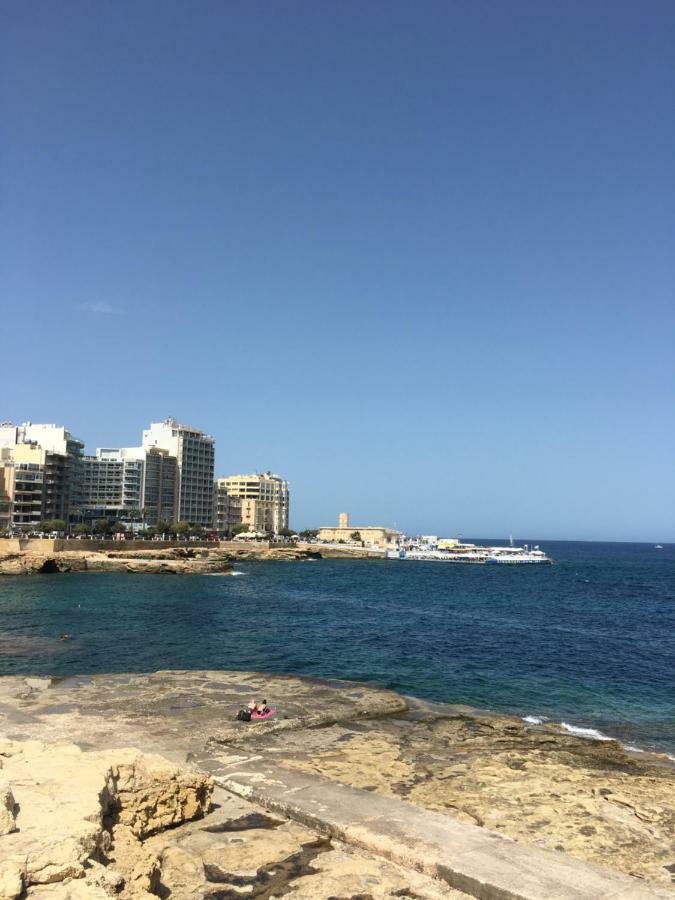 Spacious Seaview Sliema Apt, Steps From Valletta Ferry Exterior photo
