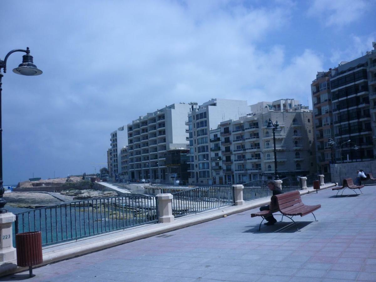 Spacious Seaview Sliema Apt, Steps From Valletta Ferry Exterior photo